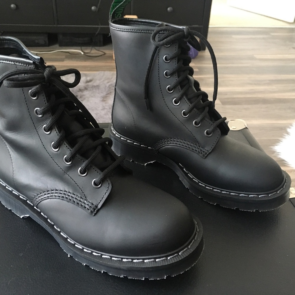 ALMOST NEW Solovair Black Greasy Derby boots sz 7
